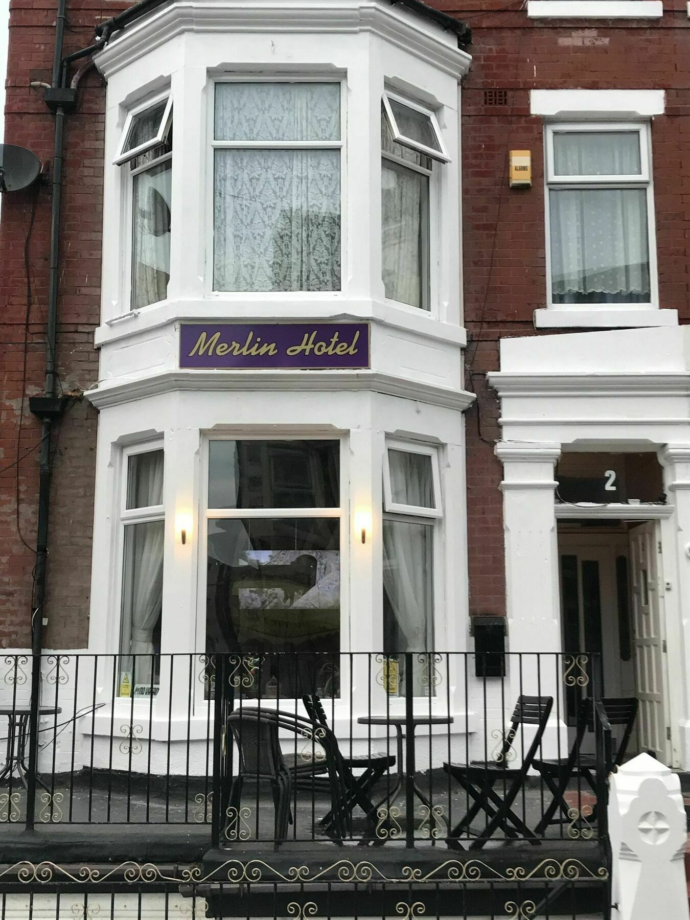 The Merlin Hotel 2*